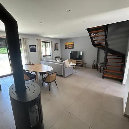 Maison Neuve Apartment